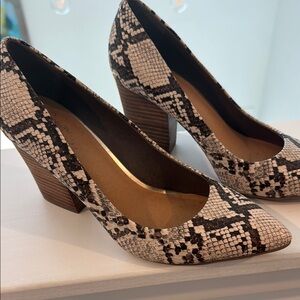 Crown Vintage Black and Cream Stiletto Heels
